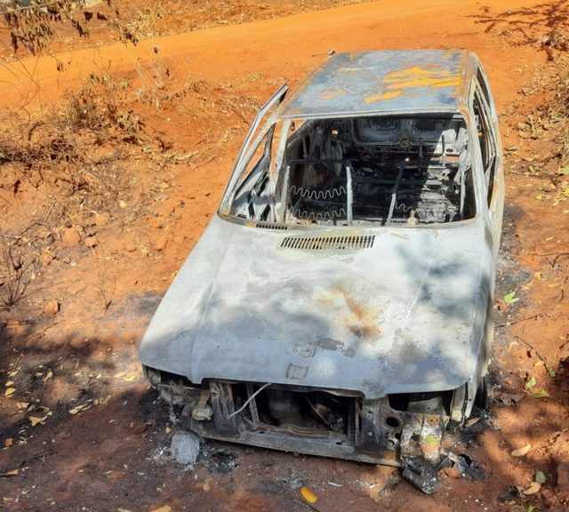 Carro de peão de rodeio é encontrado queimado; Ele está desaparecido há 3 dias