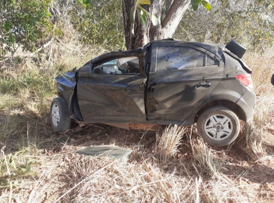 TRAGÉDIA: Jovem de 25 anos morre ao colidir veículo em árvore 6