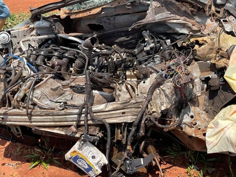 TRAGÉDIA: Acidente gravíssimo mata motorista e deixa carro destruído 10