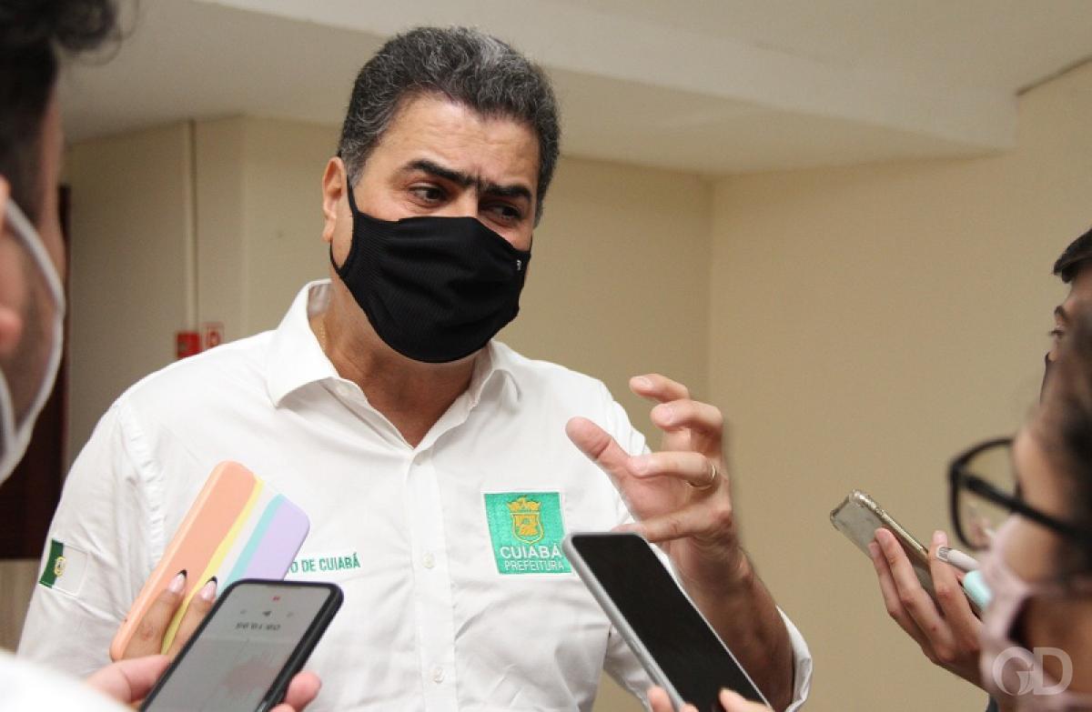 Após 1 mês, Emanuel retorna ao cargo de prefeito de Cuiabá